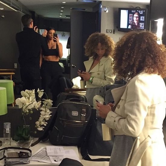 Kim Kardashian bez makijażu i w... (FOTO)