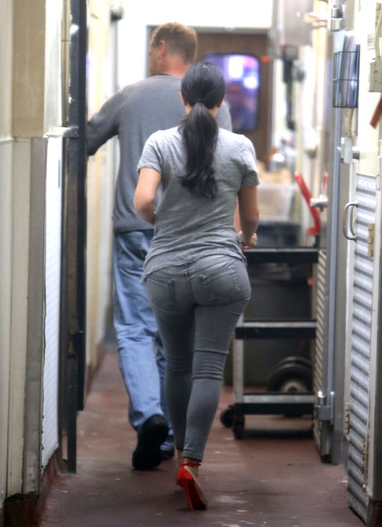 Kim Kardashian nie umie chodzić w szpilkach? (FOTO)