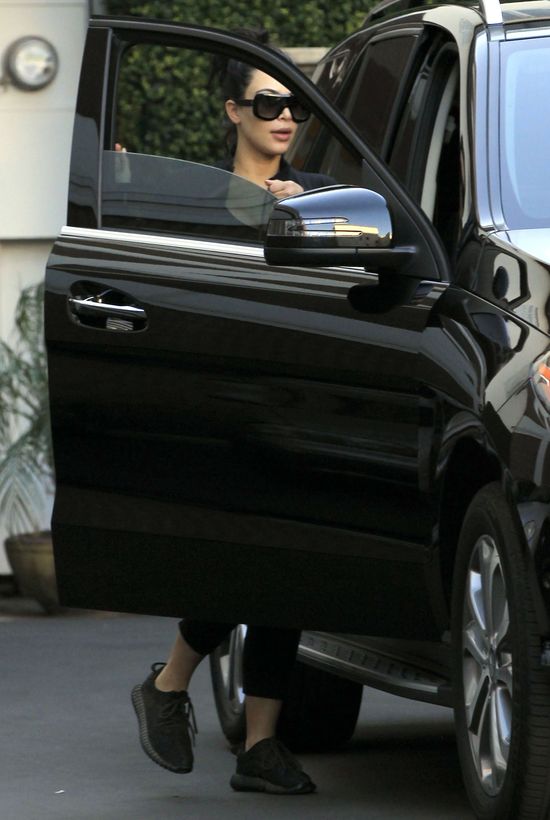 Kim Kardashian bez makijażu i bez sexy stylizacji (FOTO)