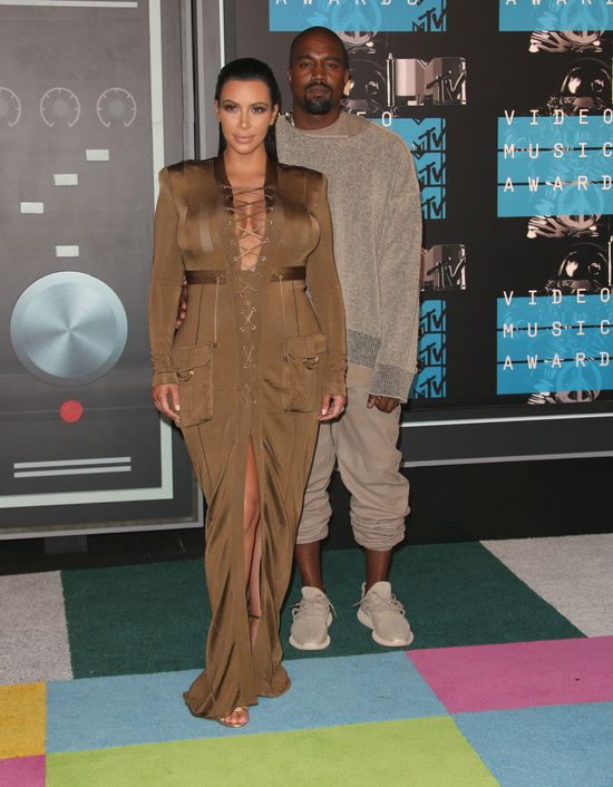 Kim Kardashian kłamie za dwoje (FOTO)