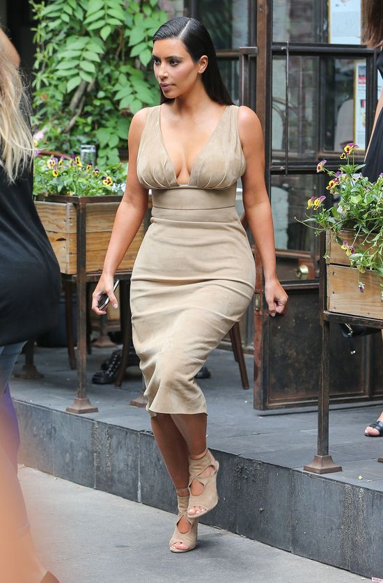 Ile waży Kim Kardshian? (FOTO)