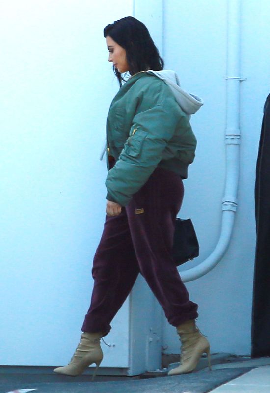 Zwróciłeś uwagę na brzuch Kim Kardashiasz? Być może zauważyłeś jeden szczegół