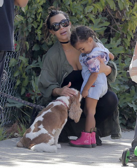 North West upada. Kim Kardashian nawet nie drgnie! (VIDEO)