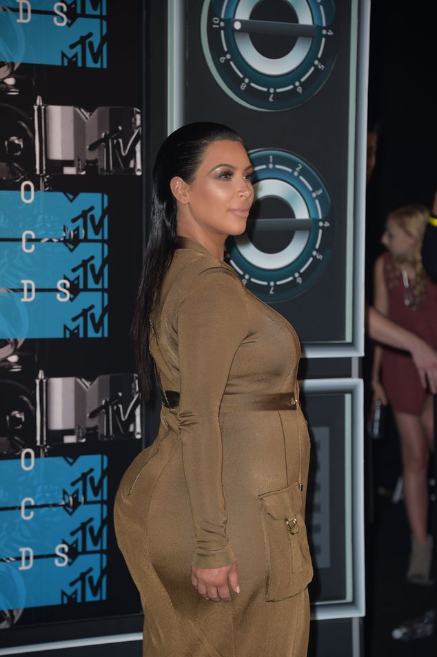 Dopiero, gdy Kim pojawiła sią na ściance, wyszły na jaw jej nowe operacje 