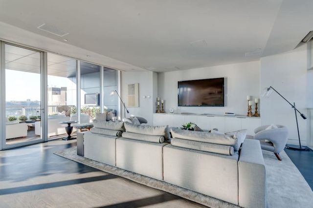 Tak Kim Kardashian mieszka, gdy zatrzymuje się w Nowym Jorku Tak Kim Kardashian mieszka, gdy zatrzymuje się w Nowym Jorku