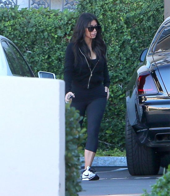 W czym Kim Kardashian chodzi do swojego biura? (FOTO)