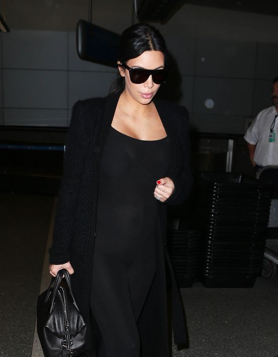 To najgorsza ciążowa stylizacja Kim Kardashian? (FOTO)