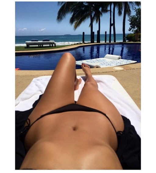 RZADKI WIDOK! Kim Karadshian w bikini i z Nori w ramionach