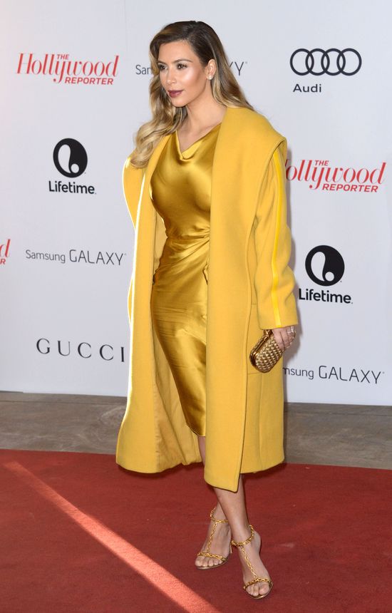 Kim Kardashian tonie w złocie (FOTO)