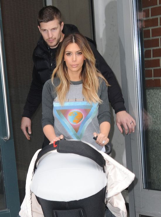 Sztuczna pupa w obcisłych jeansach? (FOTO)