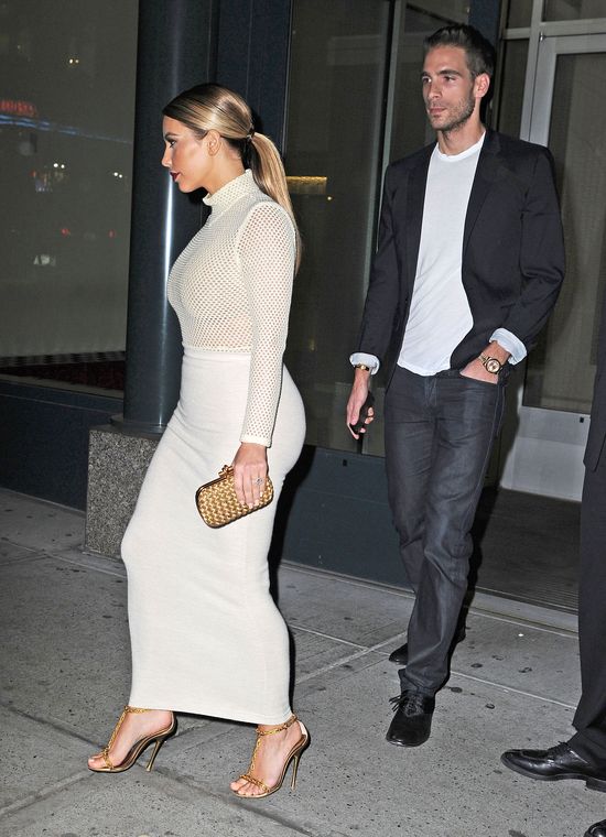 Wielkie piersi Kim Kardashian podbijają Nowy Jork (FOTO)  