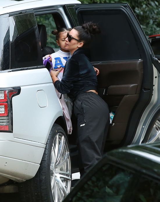 OMG! Co stało się z figurą Kim Kardashian? Coś tu nie gra...