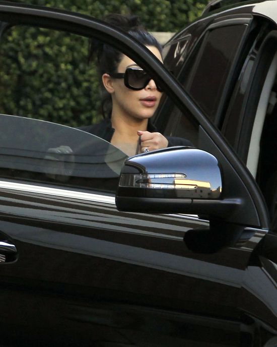 Kim Kardashian bez makijażu i bez sexy stylizacji (FOTO)