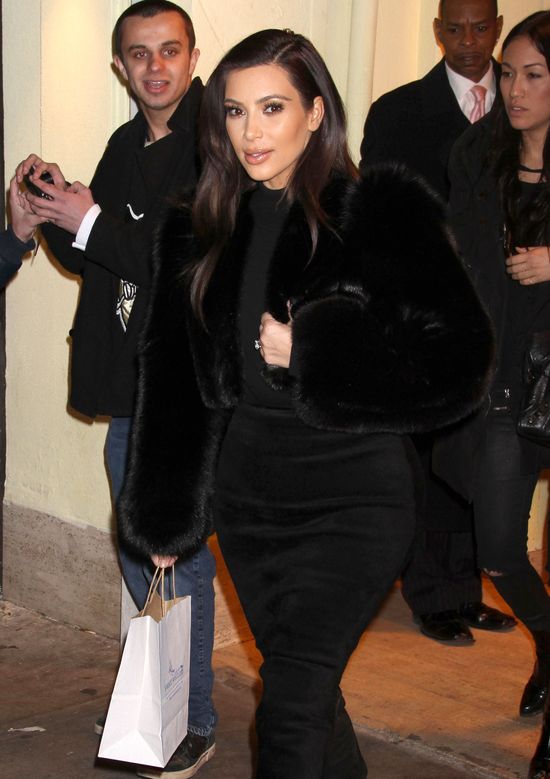 Pupa Kim Kardashian nie mieści się na krześle!