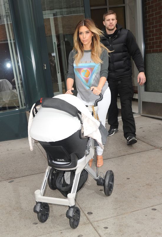 Sztuczna pupa w obcisłych jeansach? (FOTO)