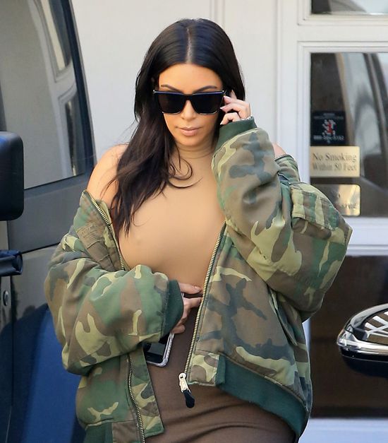 Spotowa bluzka? Zobacz, z czym zestawiła ją Kim Kardashian