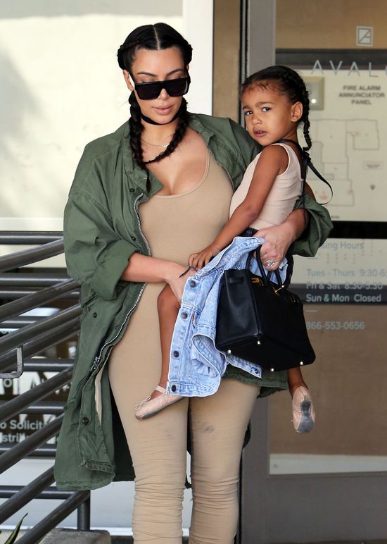 Subtelna różnica między mamą-Kim, a mamą-Kourtney (FOTO) Subtelna różnica między mamą-Kim, a mamą-Kourtney (FOTO)