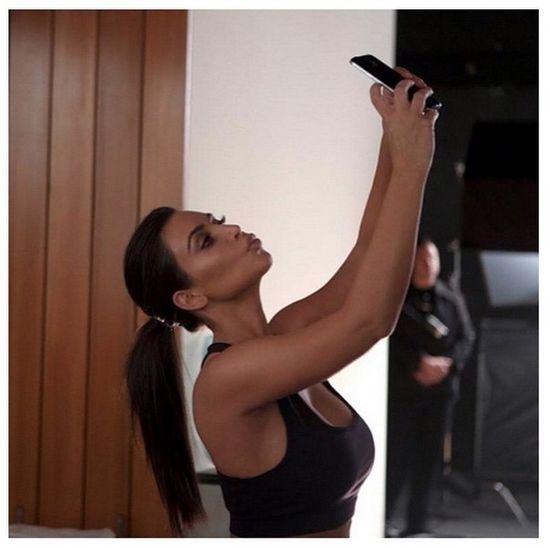 Ręce Kim Kardashian szczuplejsze od rąk Angeliny Jolie? Ręce Kim Kardashian szczuplejsze od rąk Angeliny Jolie?