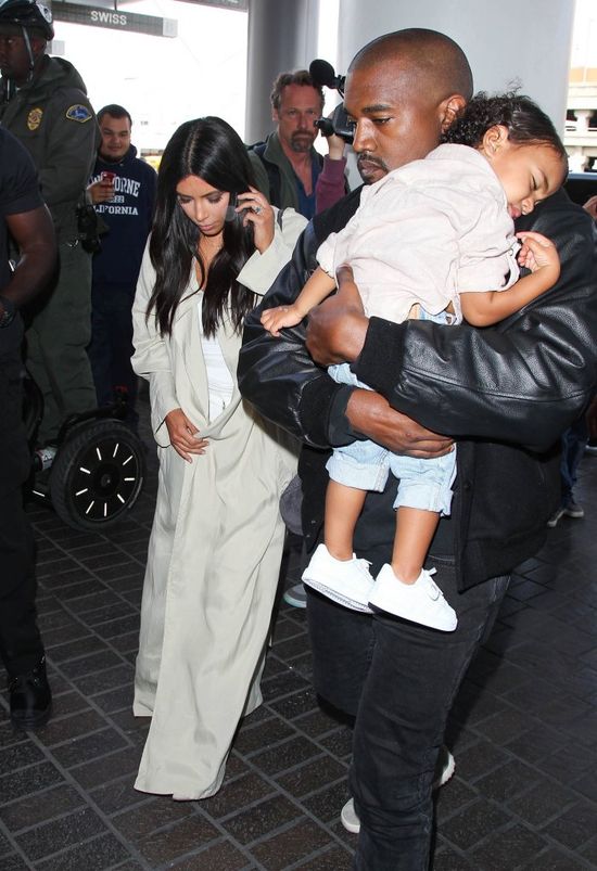 Kim Kardashian właśnie ogłosiła rozwód? Kim Kardashian właśnie ogłosiła rozwód?