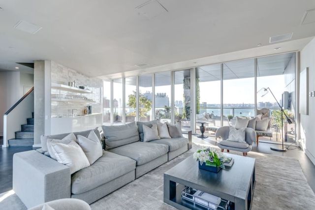 Tak Kim Kardashian mieszka, gdy zatrzymuje się w Nowym Jorku Tak Kim Kardashian mieszka, gdy zatrzymuje się w Nowym Jorku