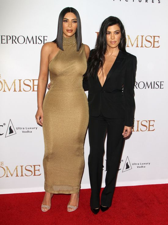 Zmęczna Kim i Kourtney wyglądająca jak jej młodsza siosta