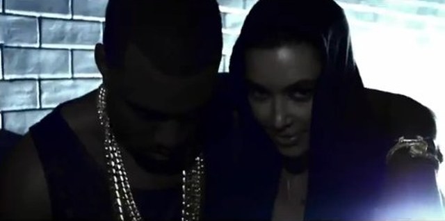 Kardashianka debiutuje w klipie Kanye Westa [VIDEO]