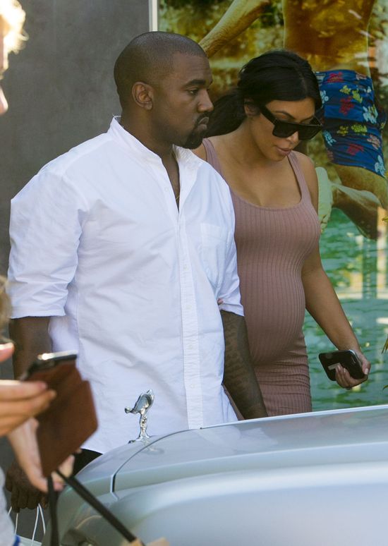 Nie możecie przegapić prezentacji ciążowych wdzięków Kim K!