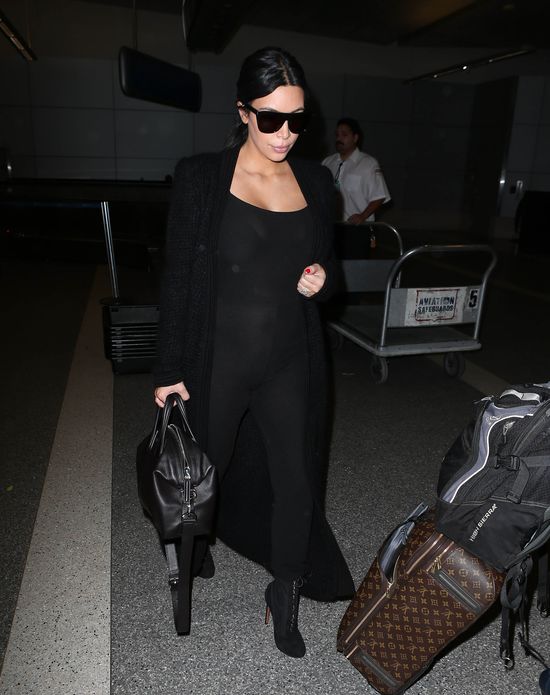 To najgorsza ciążowa stylizacja Kim Kardashian? (FOTO)