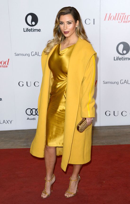 Kim Kardashian tonie w złocie (FOTO)