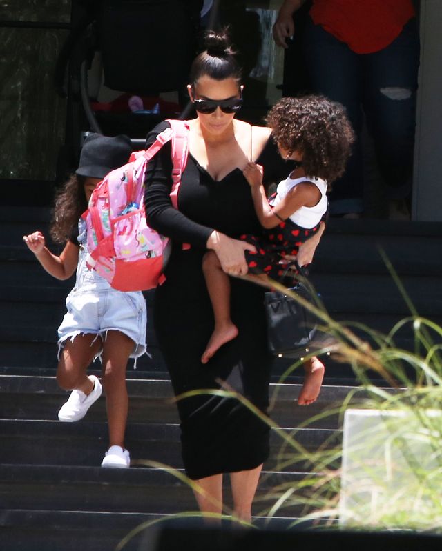 Kim Kardashian nie wychodziła z domu od 2 tygodni. Teraz zrobiła wyjątek Kim Kardashian nie wychodziła z domu od 2 tygodni. Teraz zrobiła wyjątek