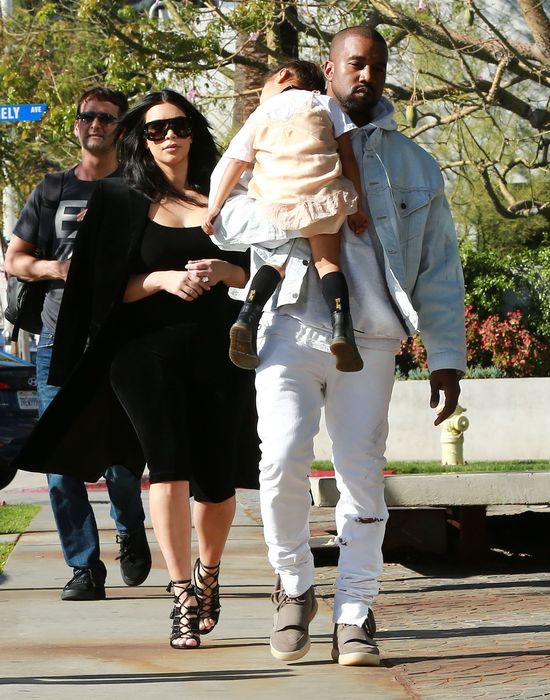 Rodzina Westów na ustawce z paparazzi (FOTO)