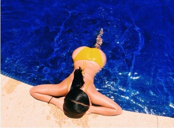 Kim Kardashian pochwaliła się zdjęciem bez stanika!