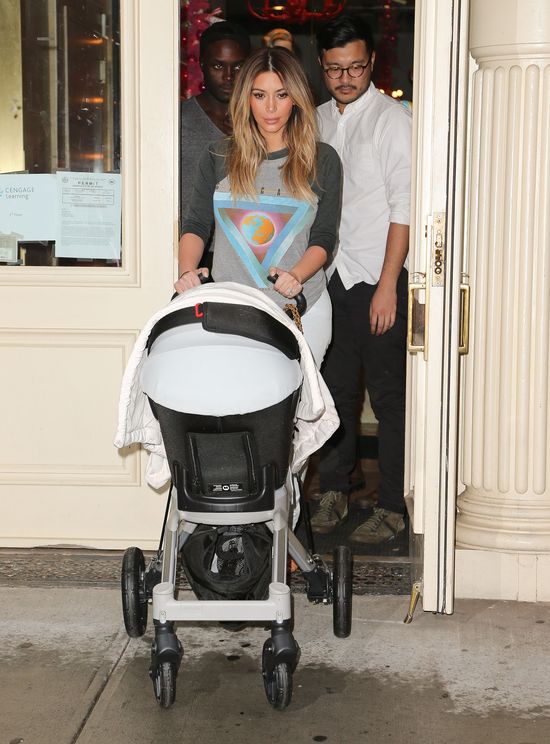 Sztuczna pupa w obcisłych jeansach? (FOTO)