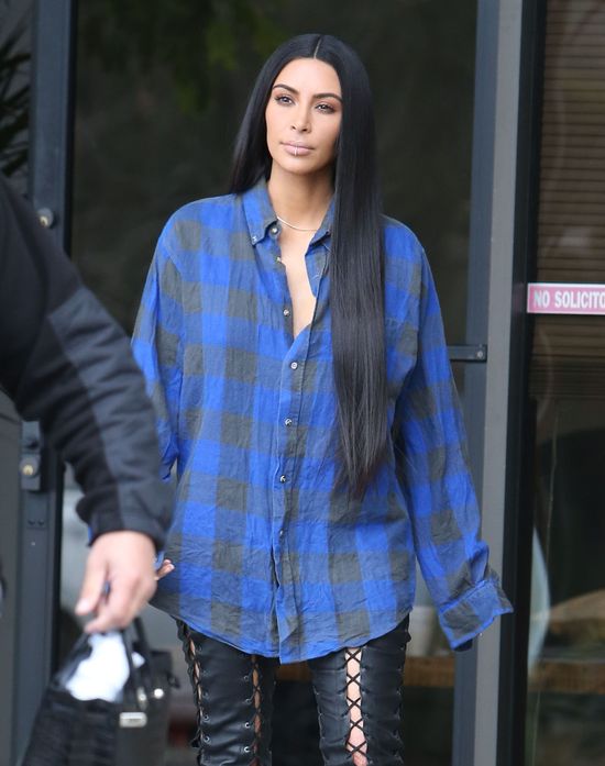 Co Kim Kardashian robiła u chirurga plastycznego w środku nocy?