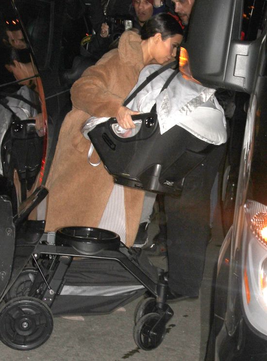 Kim Kardashian w mokrych włosach (FOTO)