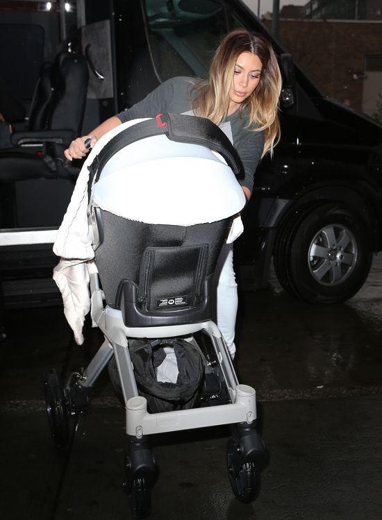 Sztuczna pupa w obcisłych jeansach? (FOTO)