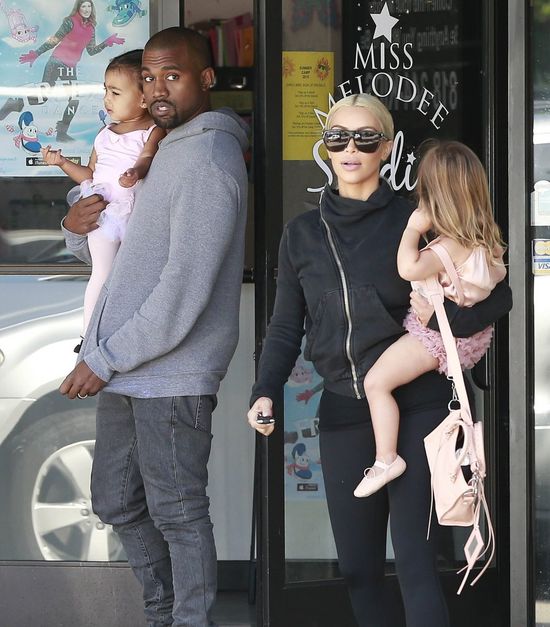 Kim Kardashian właśnie ogłosiła rozwód? Kim Kardashian właśnie ogłosiła rozwód?