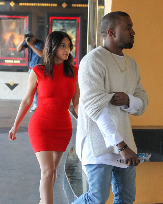 Kim Kardashian w bieliźnie korygującej na randce z Kanye Kim Kardashian w bieliźnie korygującej na randce z Kanye