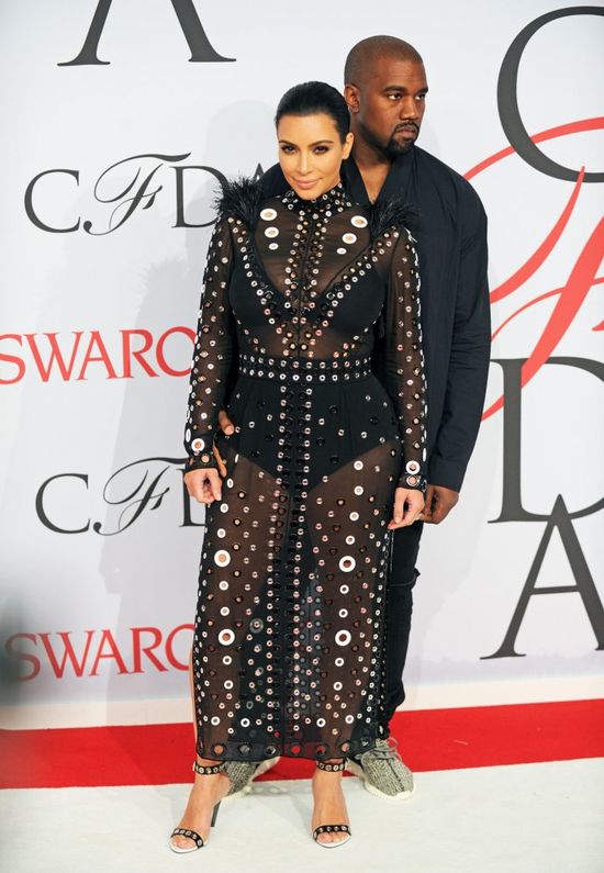 Selena Gomez zabrała głos w sprawie konfliktu na linii Kanye-Kim-Taylor Selena Gomez zabrała głos w sprawie konfliktu na linii Kanye-Kim-Taylor