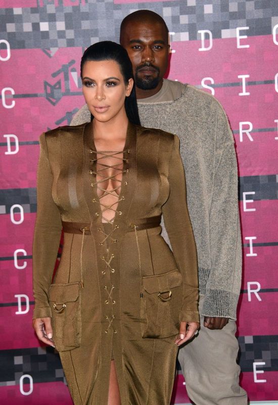 Selena Gomez zabrała głos w sprawie konfliktu na linii Kanye-Kim-Taylor Selena Gomez zabrała głos w sprawie konfliktu na linii Kanye-Kim-Taylor