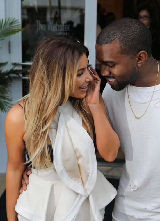 Kim Kardashian przesuwa ślub ze względu na KOLEJNĄ ciążę!