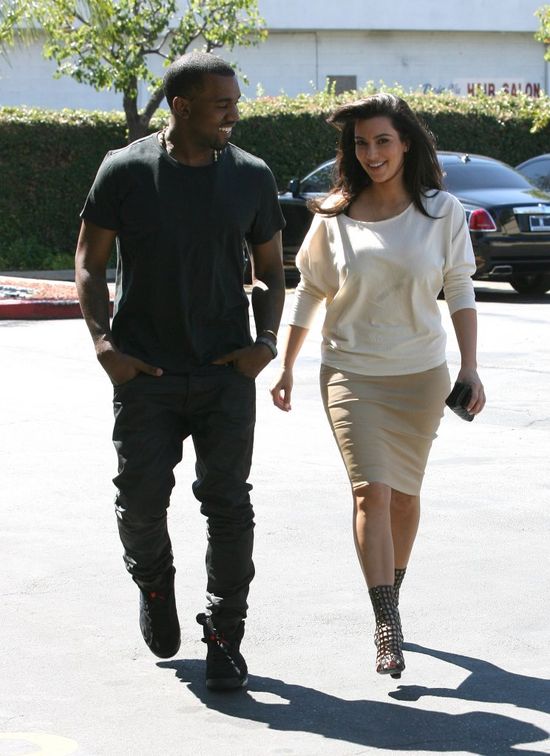 Kanye West ZNĘCAŁ SIĘ nad Kim? BIŁ JĄ I PONIŻAŁ! Kanye West ZNĘCAŁ SIĘ nad Kim? BIŁ JĄ I PONIŻAŁ!