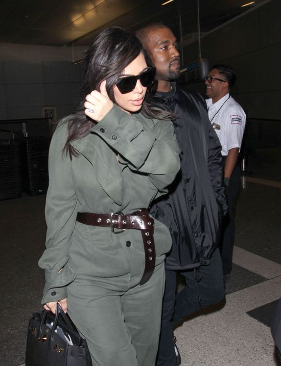 Kim Kardashian stała się bardzo WYRAFINOWANA w kwestii kontrolowania Kanye Kim Kardashian stała się bardzo WYRAFINOWANA w kwestii kontrolowania Kanye