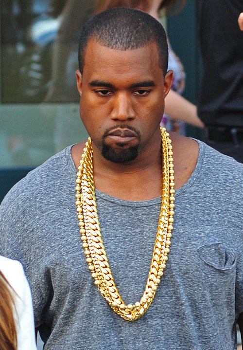 Jej ombre pasuje do jego złotych łańcuchów (FOTO) Jej ombre pasuje do jego złotych łańcuchów (FOTO)