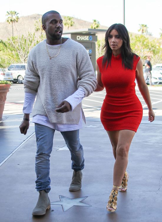 Kim Kardashian w bieliźnie korygującej na randce z Kanye Kim Kardashian w bieliźnie korygującej na randce z Kanye