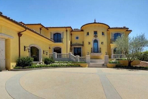 To ten dom Kimye doprowadzili do ruiny i chcę teraz sprzedać To ten dom Kimye doprowadzili do ruiny i chcę teraz sprzedać