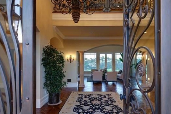 To ten dom Kimye doprowadzili do ruiny i chcę teraz sprzedać To ten dom Kimye doprowadzili do ruiny i chcę teraz sprzedać