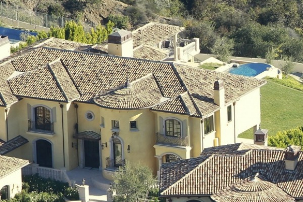 To ten dom Kimye doprowadzili do ruiny i chcę teraz sprzedać To ten dom Kimye doprowadzili do ruiny i chcę teraz sprzedać