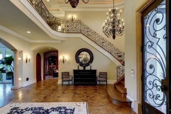 To ten dom Kimye doprowadzili do ruiny i chcę teraz sprzedać To ten dom Kimye doprowadzili do ruiny i chcę teraz sprzedać