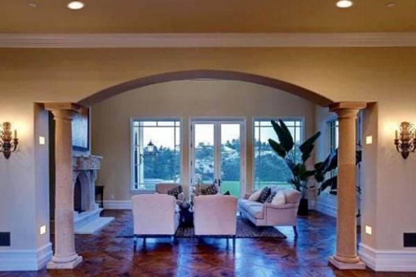 To ten dom Kimye doprowadzili do ruiny i chcę teraz sprzedać To ten dom Kimye doprowadzili do ruiny i chcę teraz sprzedać